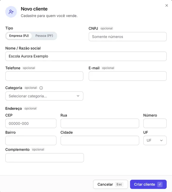 A janela "Novo cliente" com o tipo, o nome e os campos opcionais de contato e endereço.