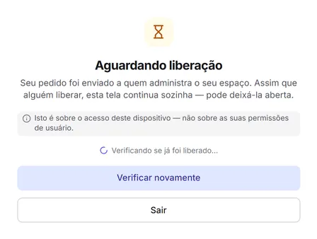 A tela "Aguardando liberação", enquanto o pedido aguarda quem administra o espaço.