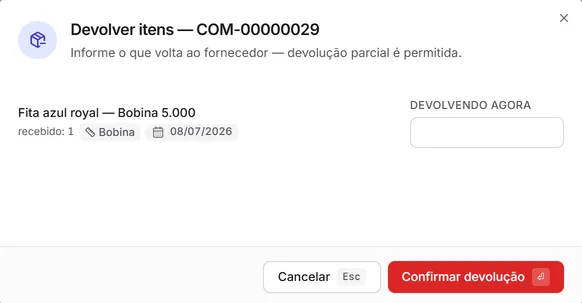 A janela "Devolver itens" de uma compra: a linha recebida, com a quantidade e a data do recebimento, e o campo Devolvendo agora.