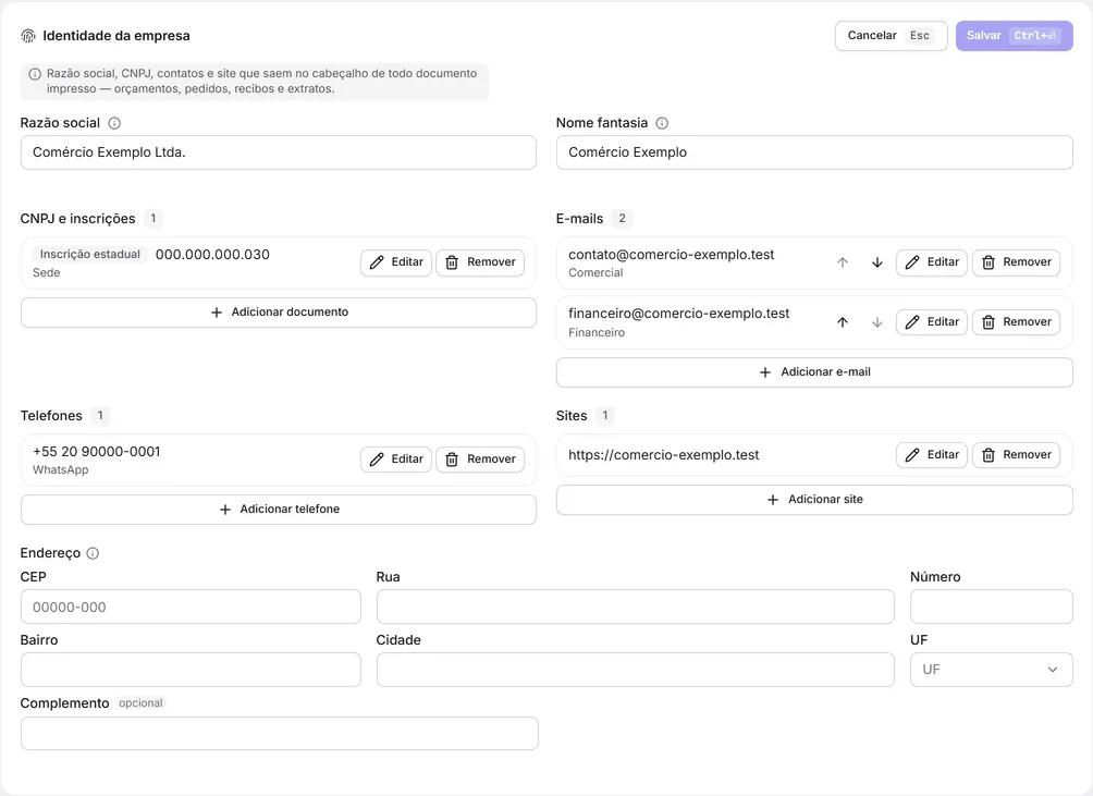 A edição da identidade da empresa, com razão social, documentos, contatos, site e endereço.